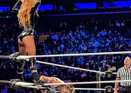 Nacktes geleaktes OnlyFans-Foto von Becky Lynch