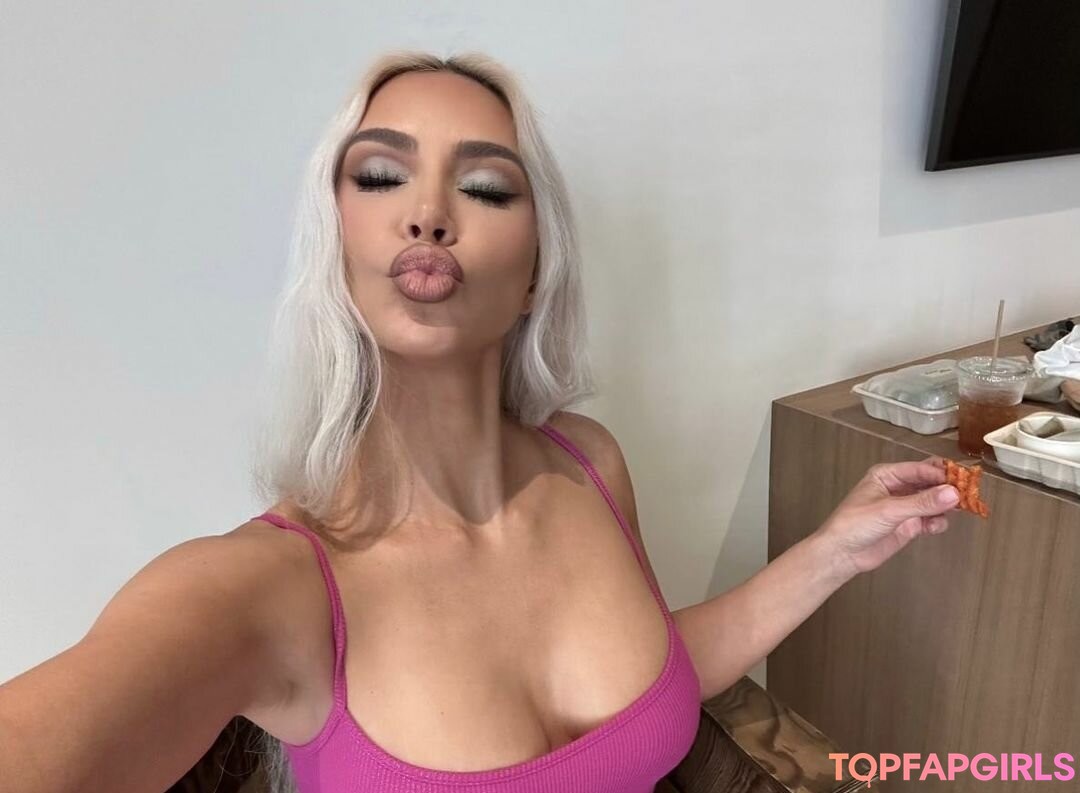Nacktes geleaktes OnlyFans-Foto von Kim Kardashian #1077