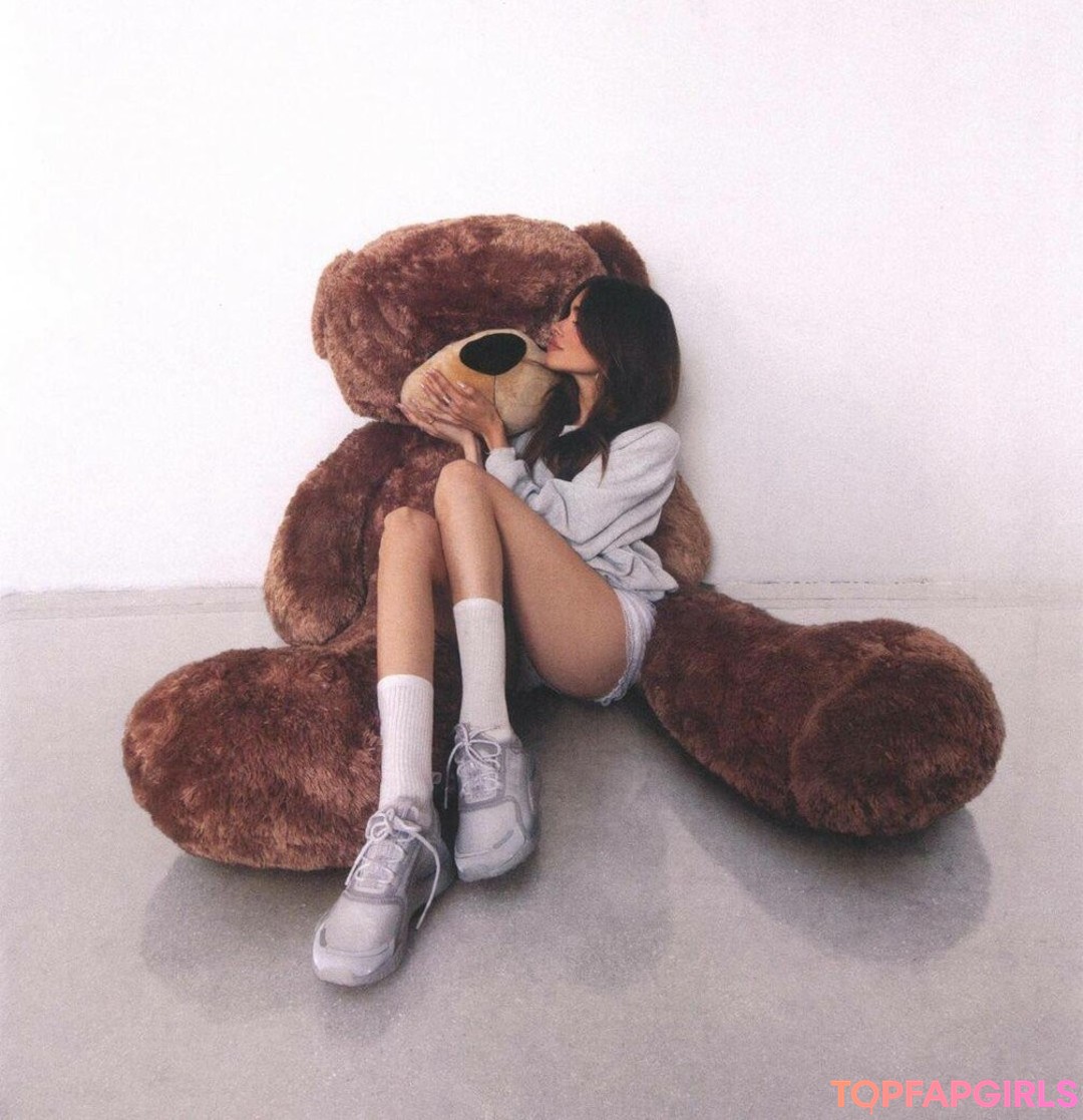 Nacktes geleaktes OnlyFans-Foto von Madison Beer #1084