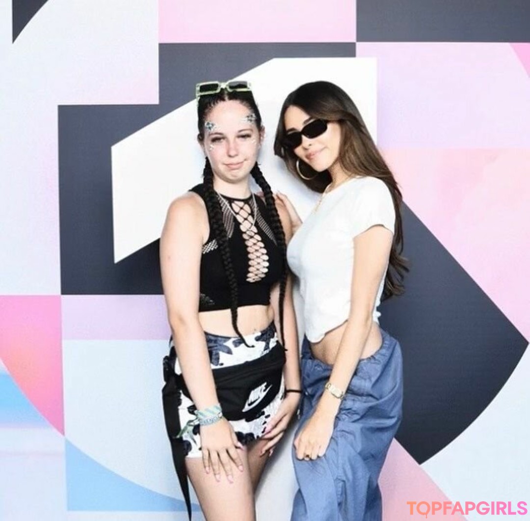 Nacktes geleaktes OnlyFans-Foto von Madison Beer #1111