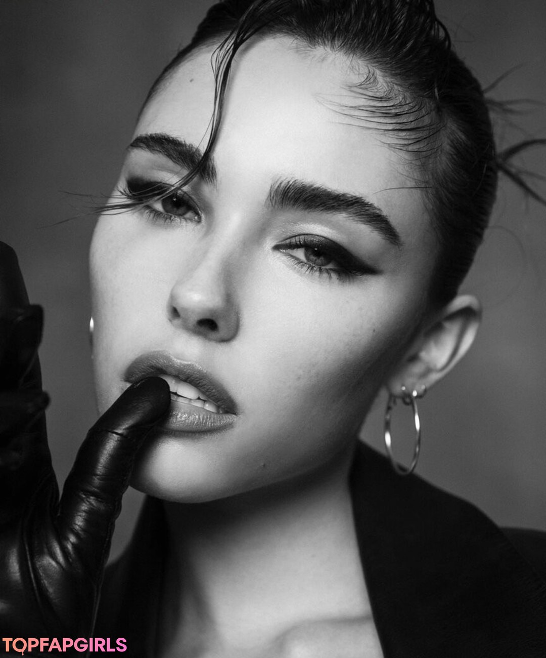 Nacktes geleaktes OnlyFans-Foto von Madison Beer #1281