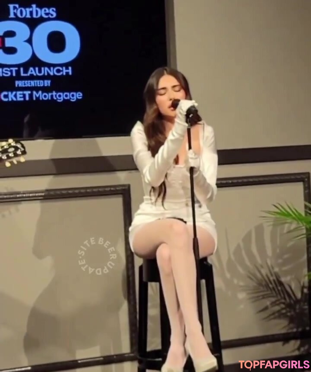Nacktes geleaktes OnlyFans-Foto von Madison Beer #1551