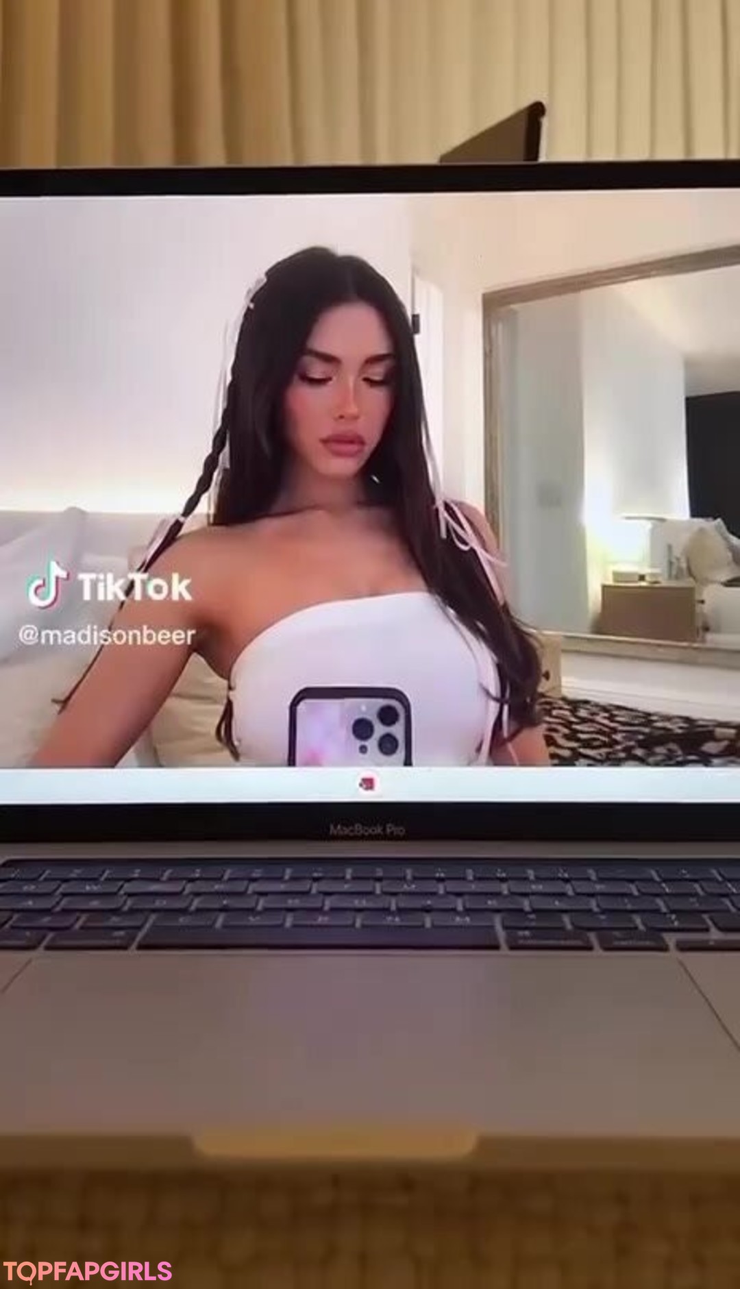 Nacktes geleaktes OnlyFans-Foto von Madison Beer #1619