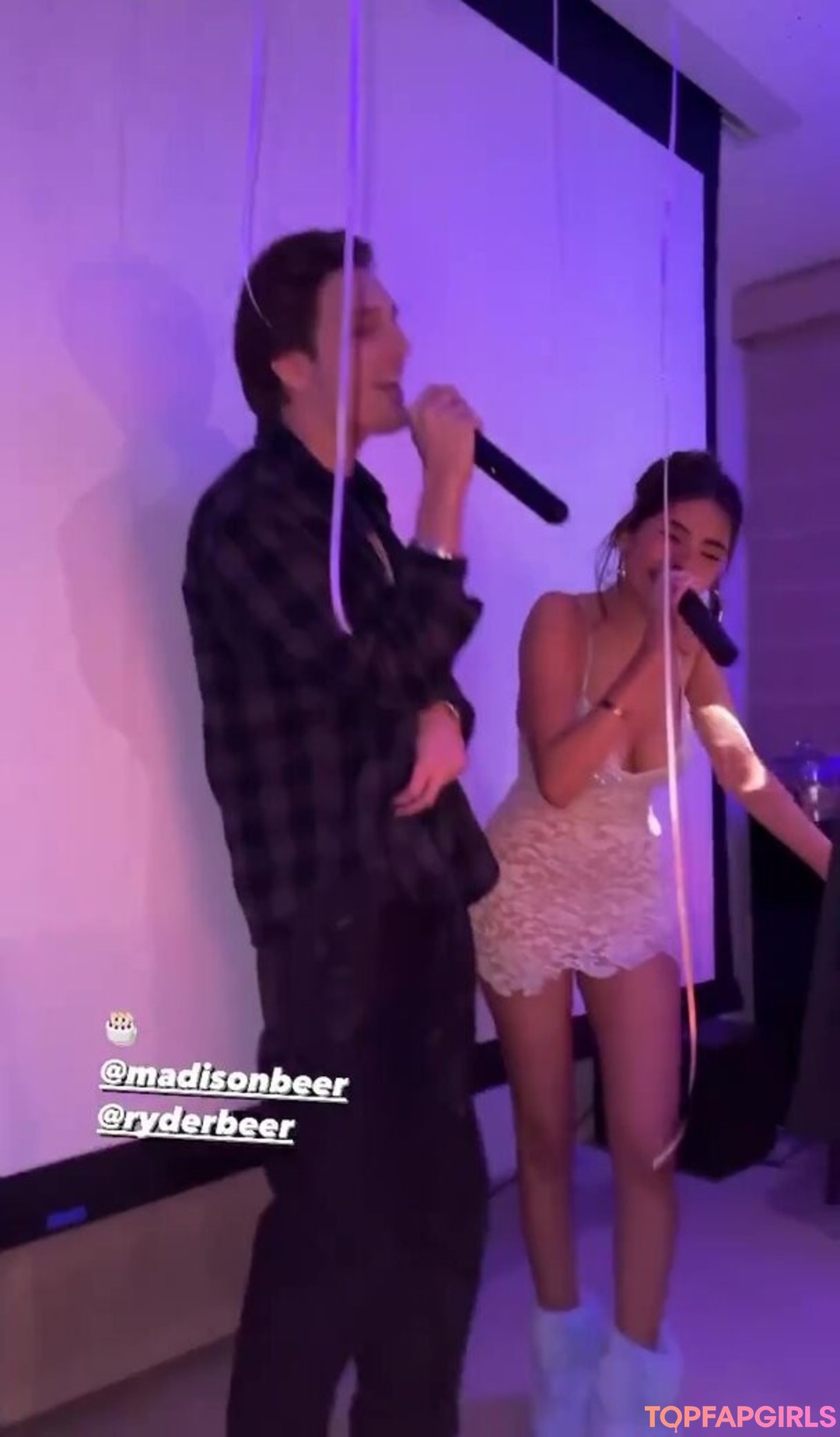 Nacktes geleaktes OnlyFans-Foto von Madison Beer #1682