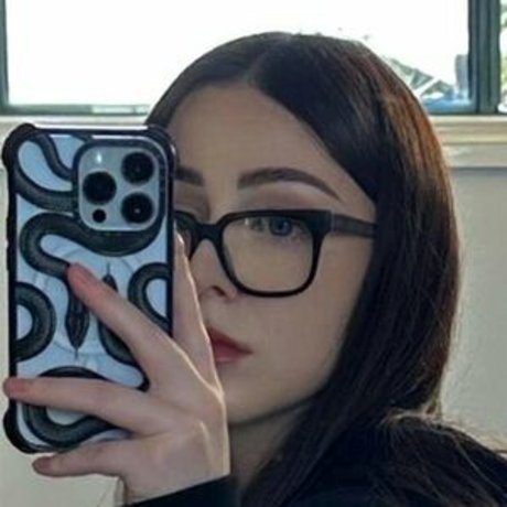 Nacktes geleaktes OnlyFans-Foto von Mikafans