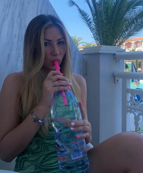 Nacktes geleaktes OnlyFans-Foto von The Blue Dress Girl