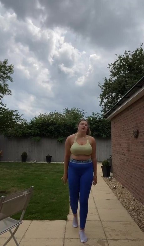 Nacktes geleaktes OnlyFans-Foto von The Blue Dress Girl