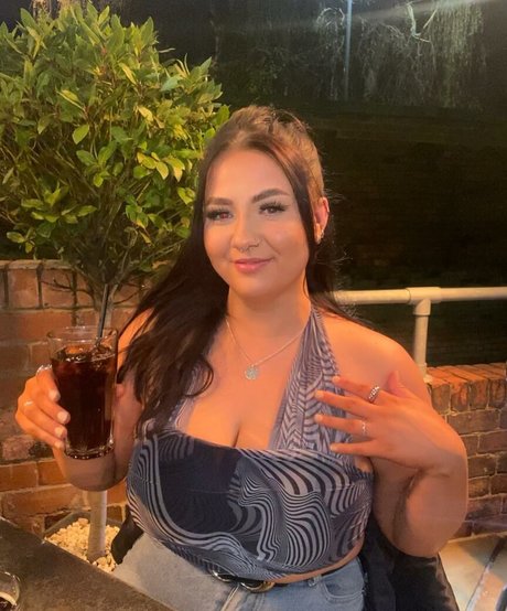 Nacktes geleaktes OnlyFans-Foto von Chelsealeigh