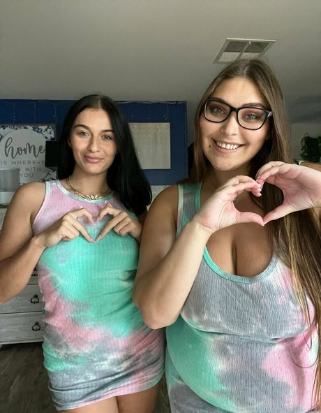 Nacktes geleaktes OnlyFans-Foto von Meandmommy