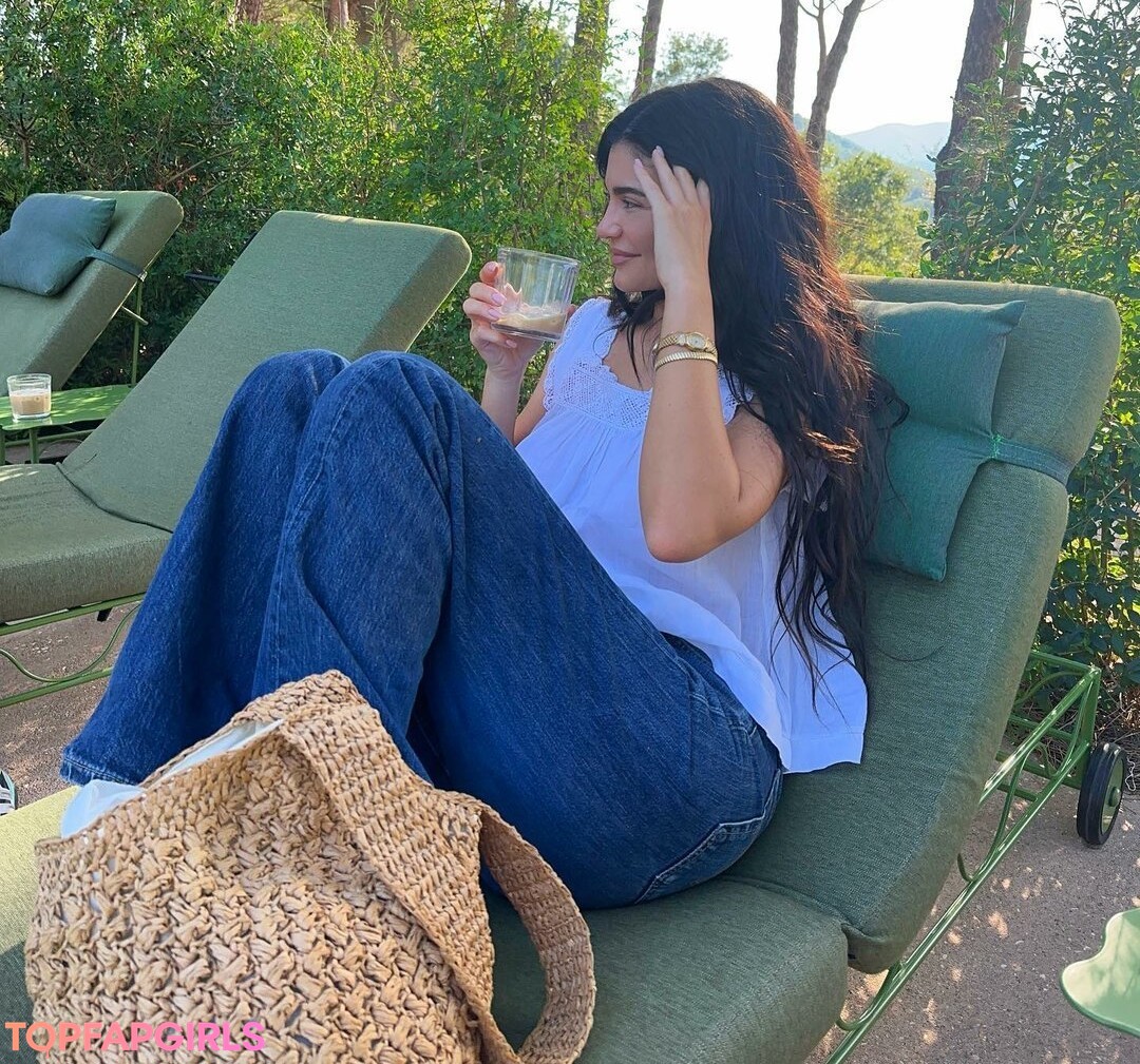 Nacktes geleaktes OnlyFans-Foto von Kylie Jenner #1327