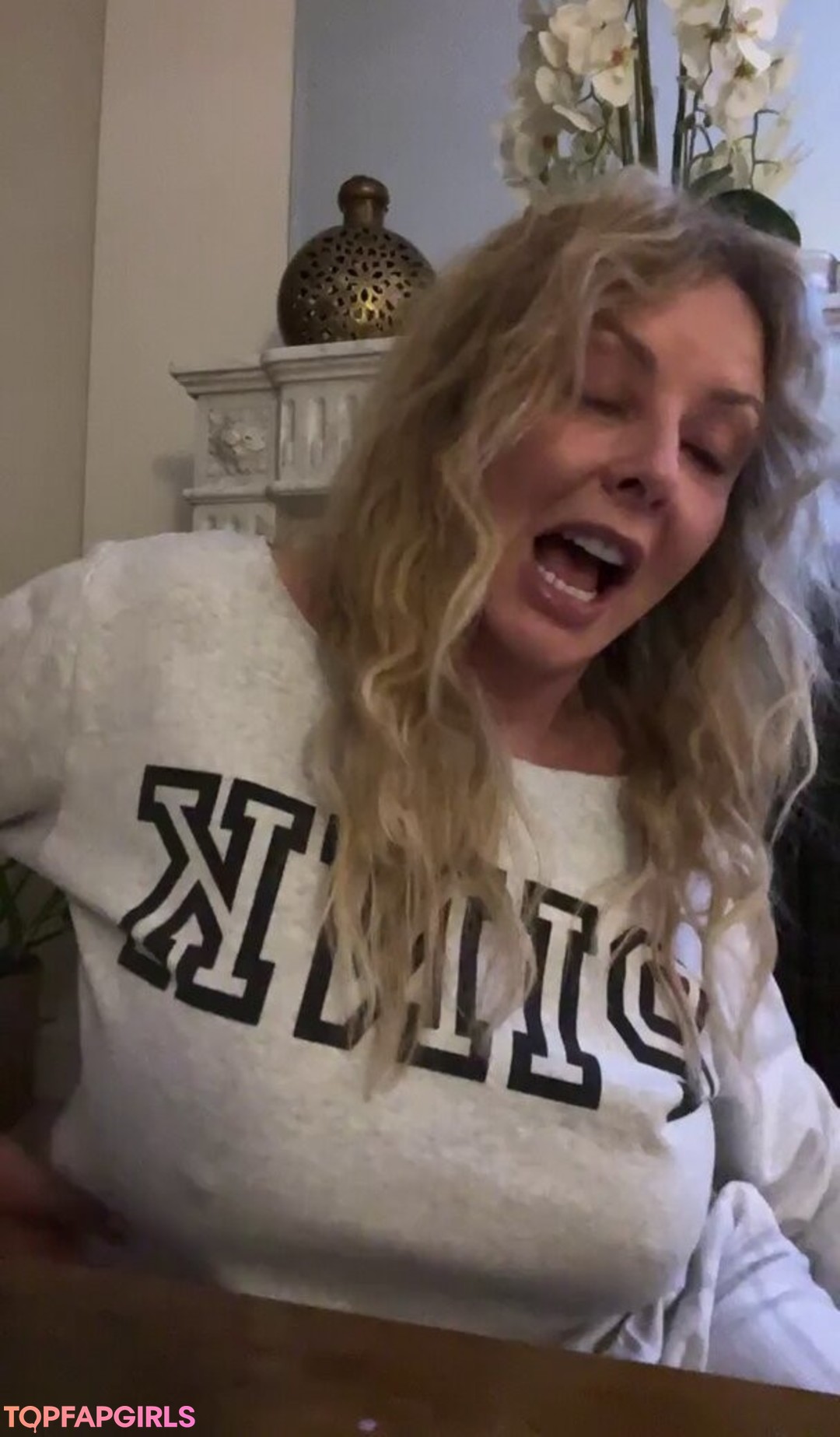 Nacktes geleaktes OnlyFans-Foto von Carol Vorderman #1014