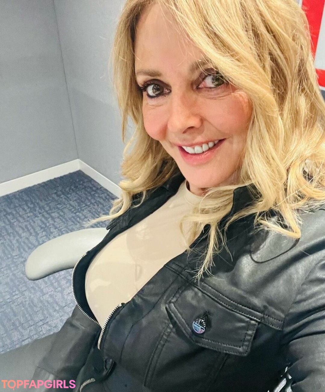 Nacktes geleaktes OnlyFans-Foto von Carol Vorderman #1026