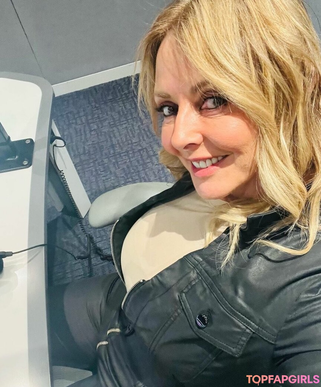 Nacktes geleaktes OnlyFans-Foto von Carol Vorderman #1027