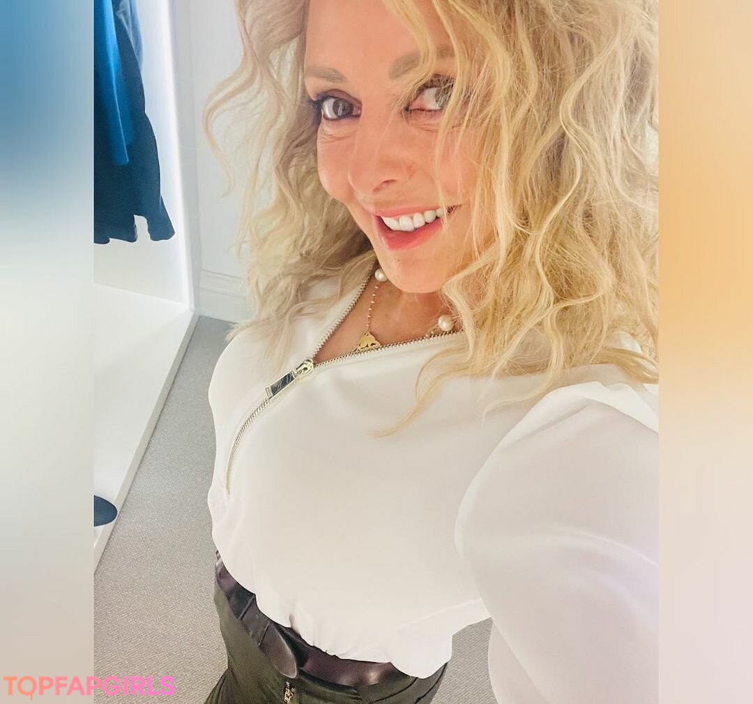 Nacktes geleaktes OnlyFans-Foto von Carol Vorderman #1127
