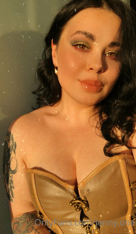 Nacktes geleaktes OnlyFans-Foto von Jennychubby