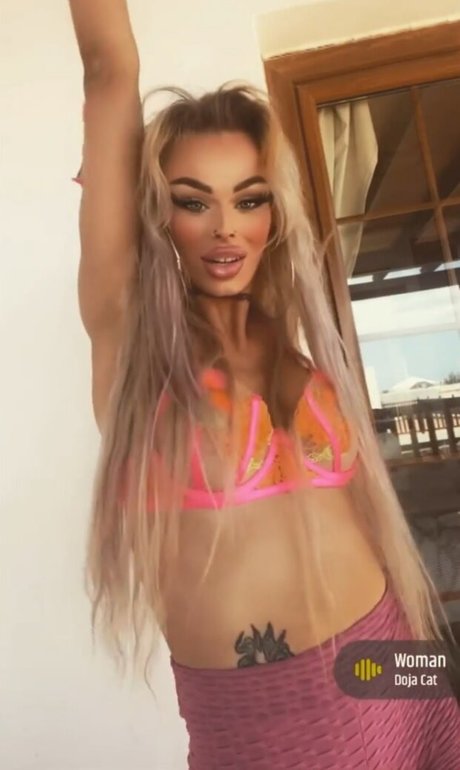 Nacktes geleaktes OnlyFans-Foto von Xbarbiemalibux