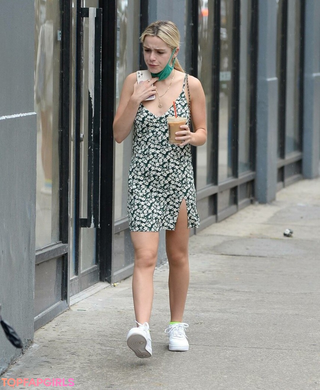 Nacktes geleaktes OnlyFans-Foto von Kiernan Shipka #1076