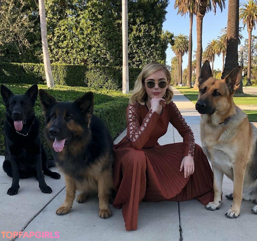 Nacktes geleaktes OnlyFans-Foto von Kiernan Shipka #1129