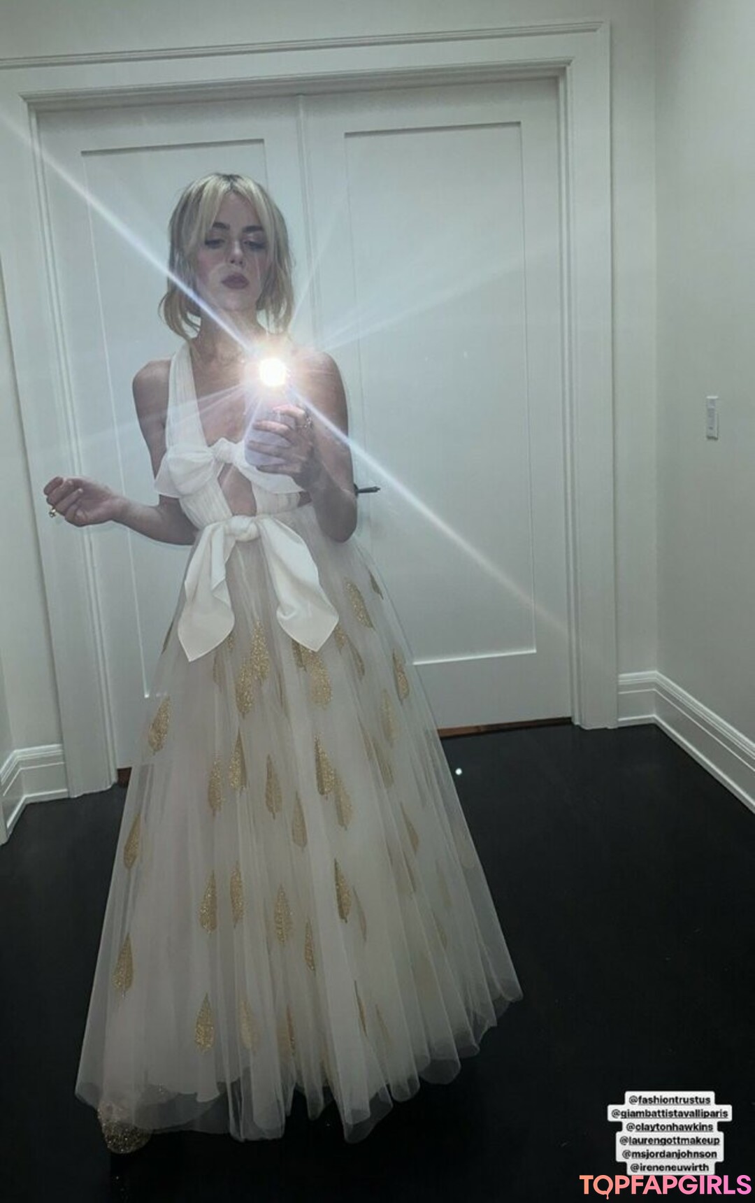 Nacktes geleaktes OnlyFans-Foto von Kiernan Shipka #1139