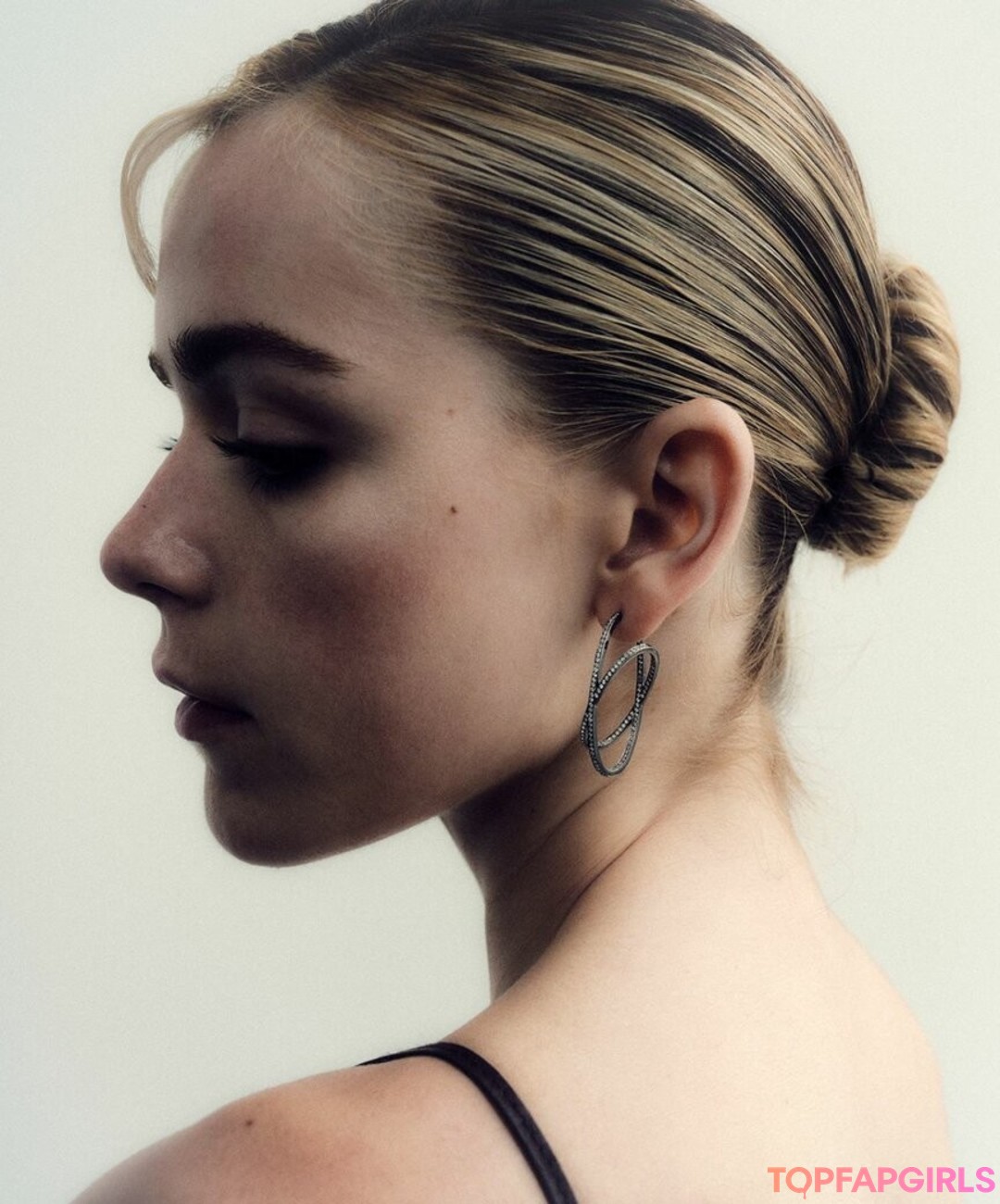 Nacktes geleaktes OnlyFans-Foto von Kiernan Shipka #1203