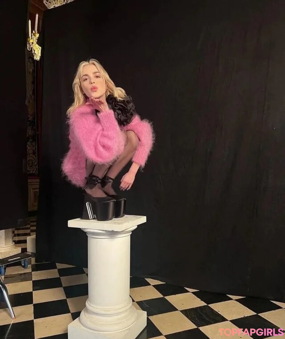 Nacktes geleaktes OnlyFans-Foto von Kiernan Shipka #1363