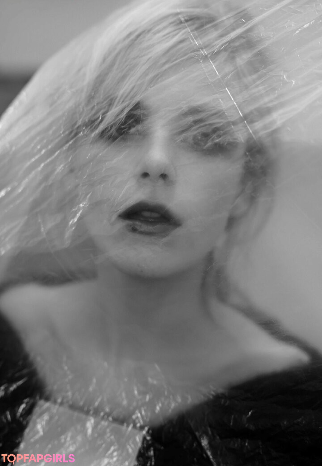 Nacktes geleaktes OnlyFans-Foto von Kiernan Shipka #1502