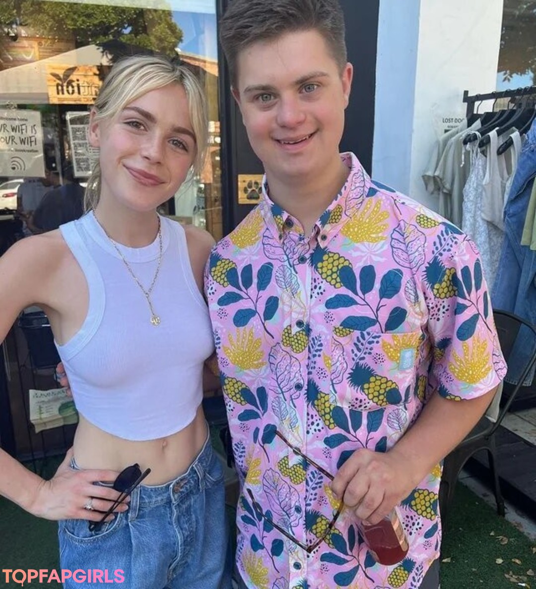 Nacktes geleaktes OnlyFans-Foto von Kiernan Shipka #1532