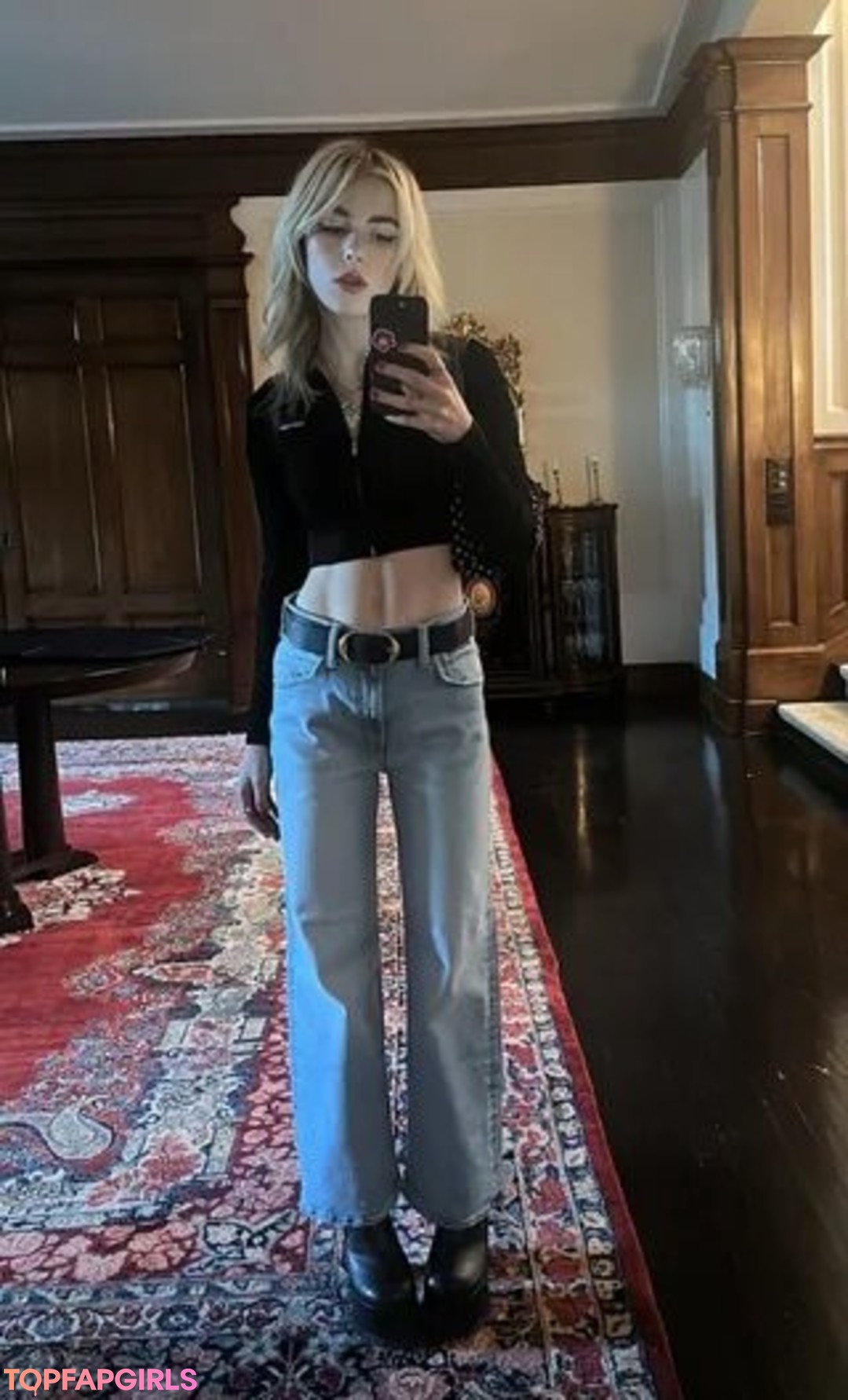 Nacktes geleaktes OnlyFans-Foto von Kiernan Shipka #1541