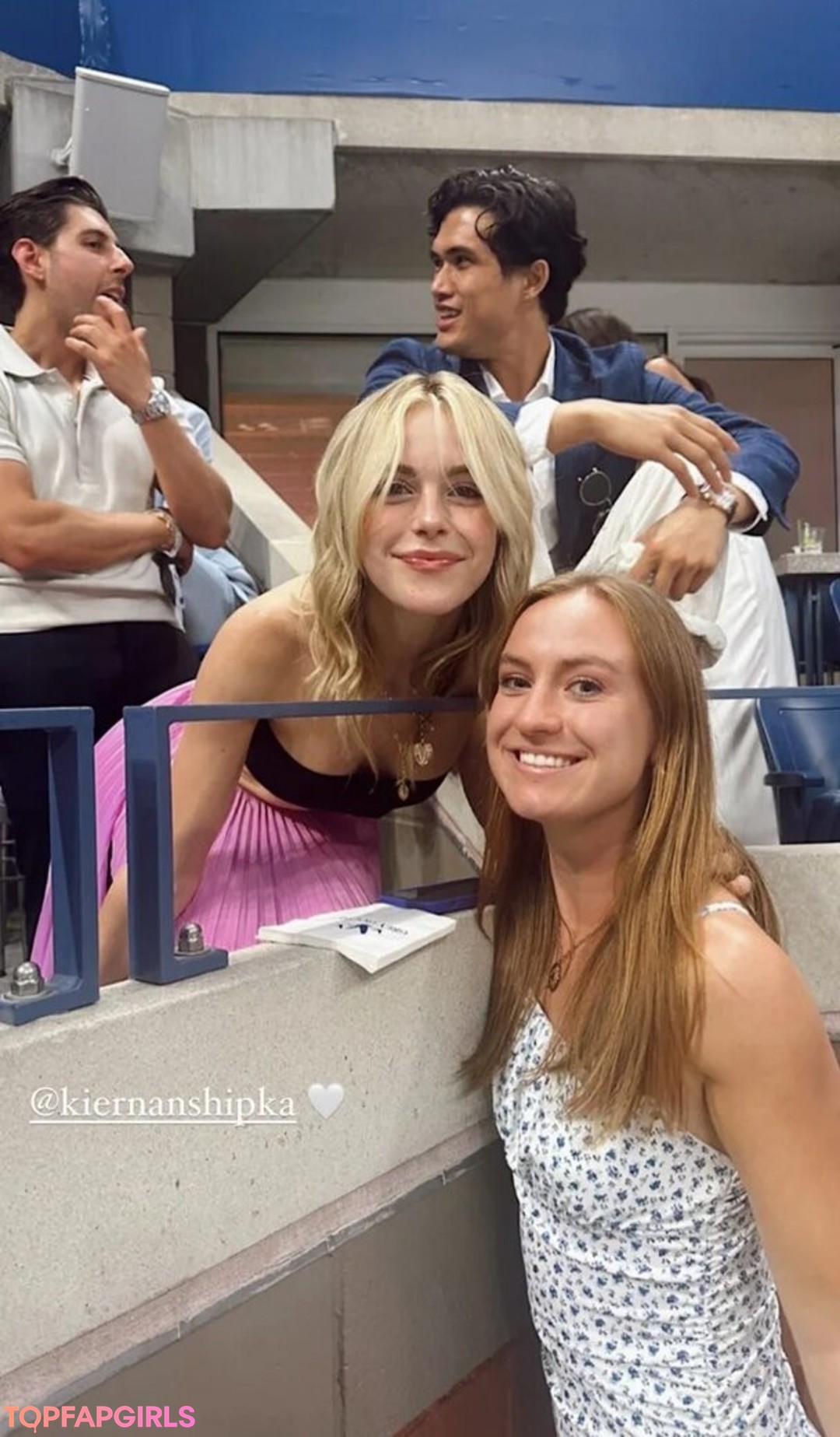 Nacktes geleaktes OnlyFans-Foto von Kiernan Shipka #1581