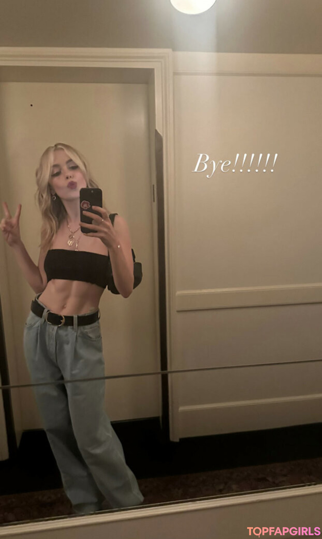 Nacktes geleaktes OnlyFans-Foto von Kiernan Shipka #1585