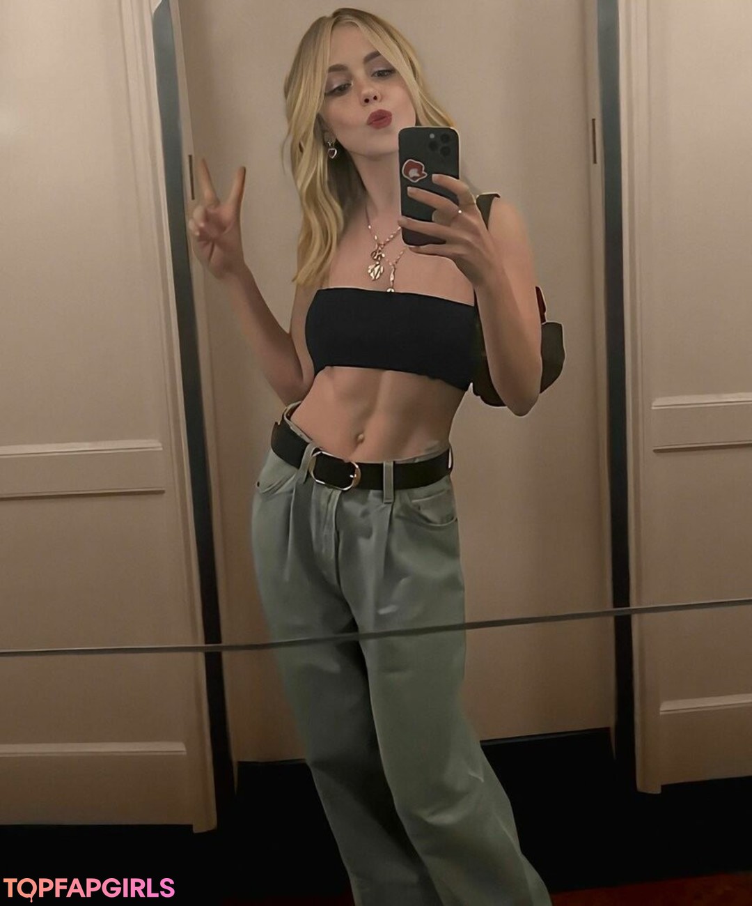 Nacktes geleaktes OnlyFans-Foto von Kiernan Shipka #1616