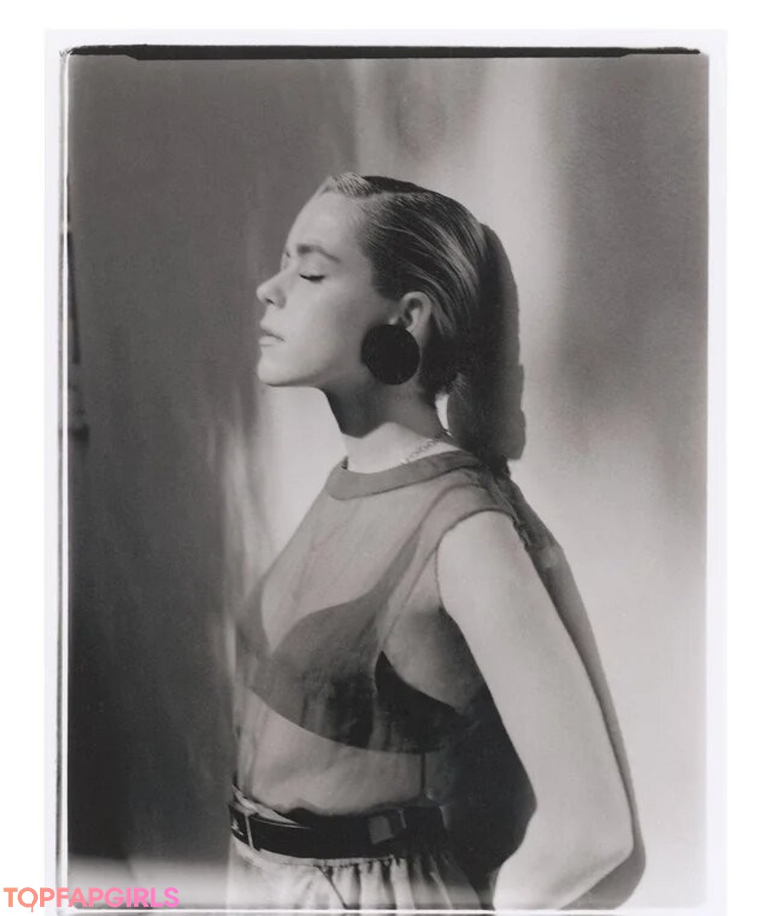 Nacktes geleaktes OnlyFans-Foto von Kiernan Shipka #1621