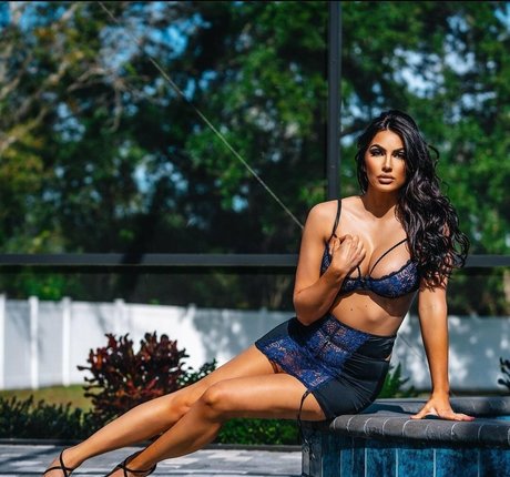 Cassie Lee