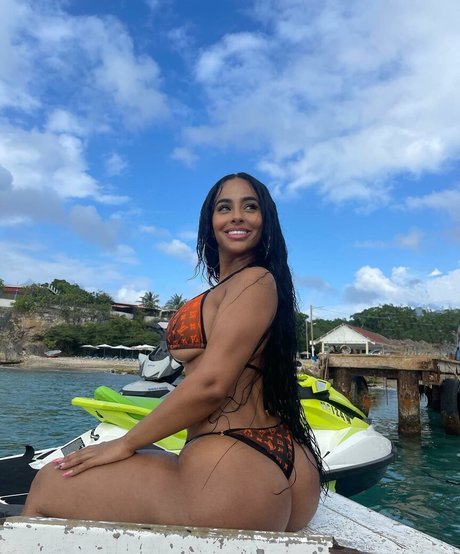 Nacktes geleaktes OnlyFans-Foto von Ayisha Diaz