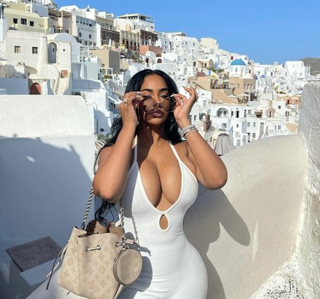Nacktes geleaktes OnlyFans-Foto von Ayisha Diaz