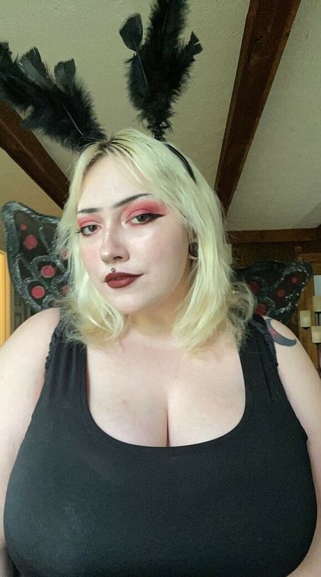 Nacktes geleaktes OnlyFans-Foto von Lvngdedgrl