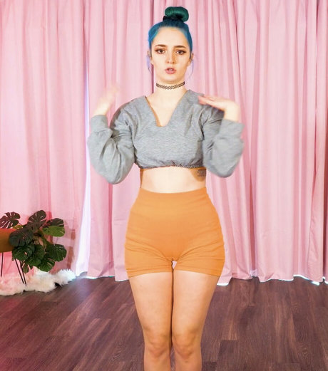 Nacktes geleaktes OnlyFans-Foto von Littlesiha