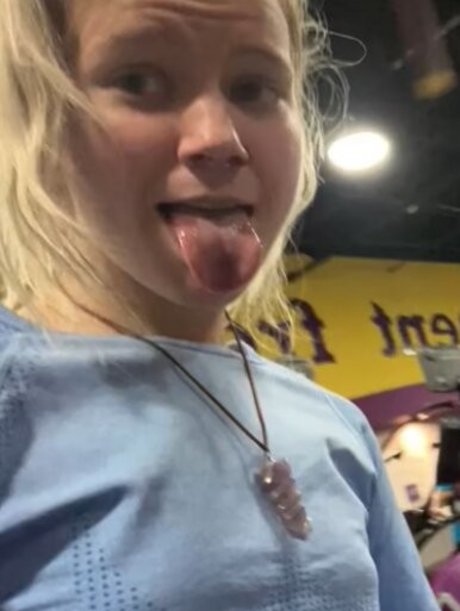 Nacktes geleaktes OnlyFans-Foto von Gingiehippie