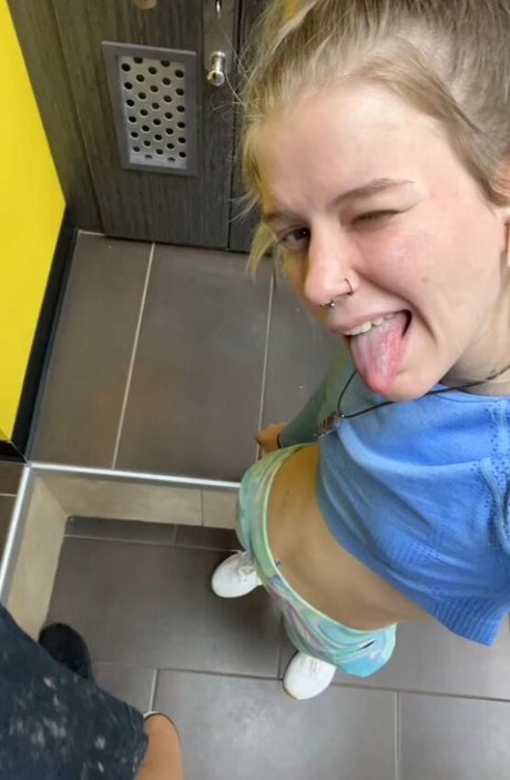 Nacktes geleaktes OnlyFans-Foto von Gingiehippie
