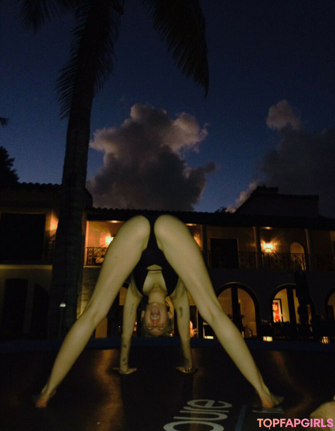 Nacktes geleaktes OnlyFans-Foto von Miley Cyrus #1068