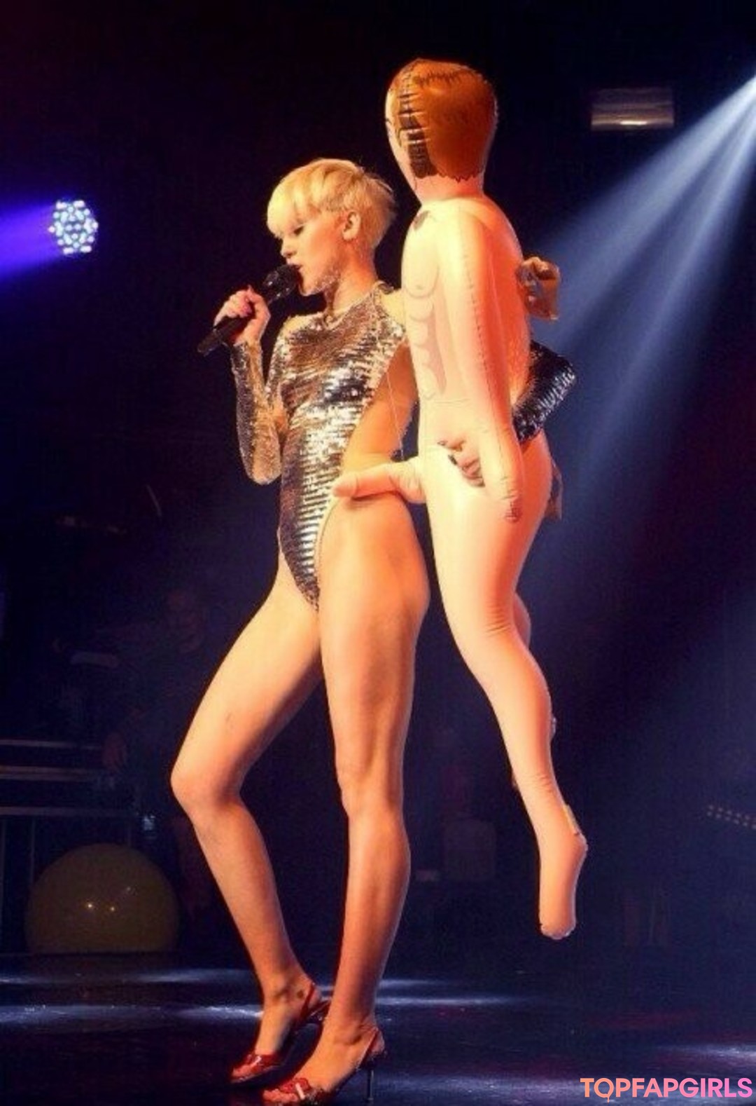 Nacktes geleaktes OnlyFans-Foto von Miley Cyrus #1137