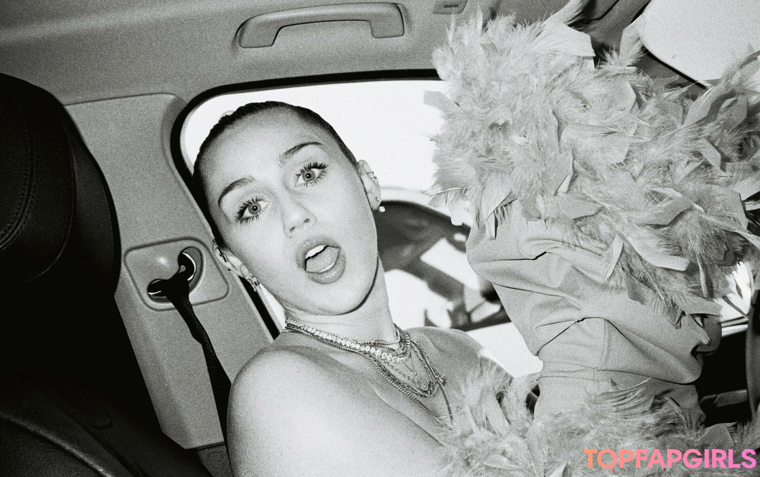 Nacktes geleaktes OnlyFans-Foto von Miley Cyrus #1152