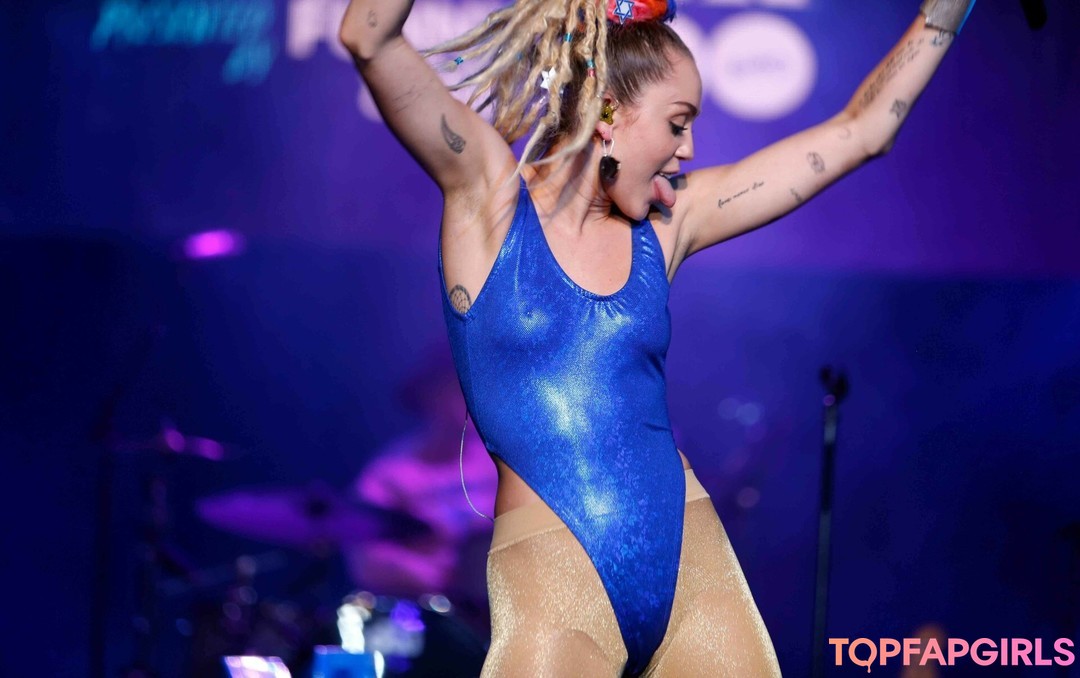 Nacktes geleaktes OnlyFans-Foto von Miley Cyrus #1257