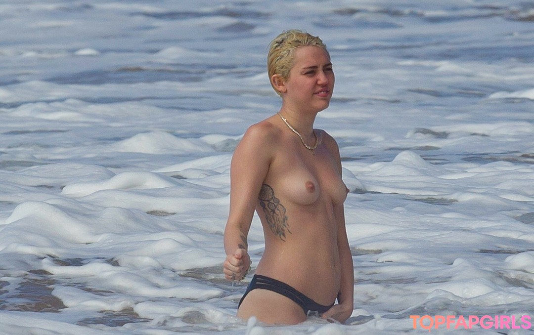 Nacktes geleaktes OnlyFans-Foto von Miley Cyrus #1286