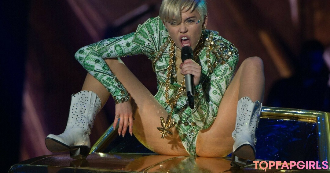 Nacktes geleaktes OnlyFans-Foto von Miley Cyrus #1348