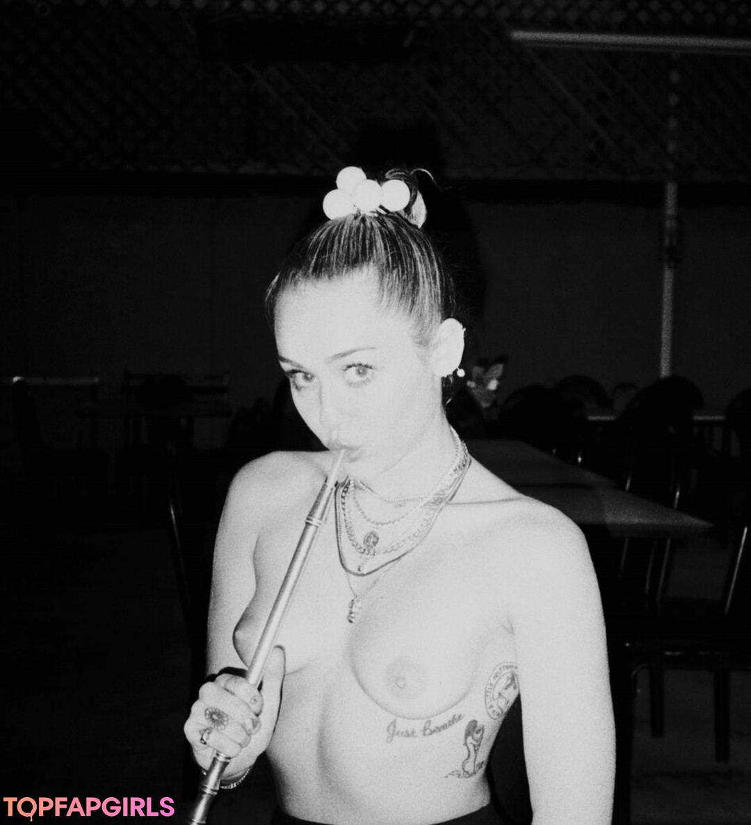 Nacktes geleaktes OnlyFans-Foto von Miley Cyrus #1388