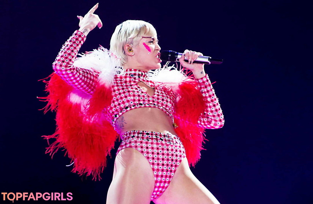 Nacktes geleaktes OnlyFans-Foto von Miley Cyrus #1405