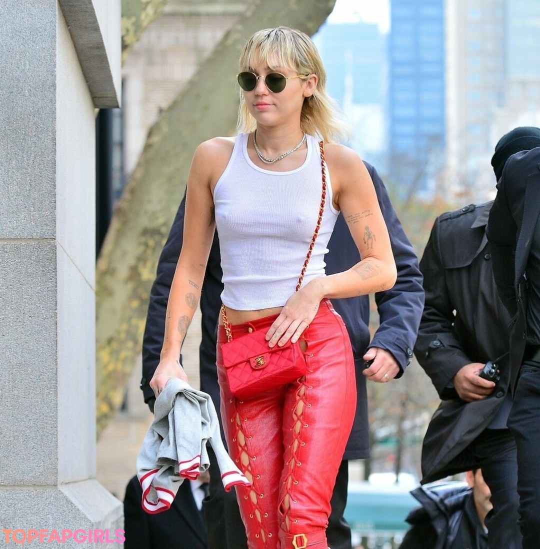 Nacktes geleaktes OnlyFans-Foto von Miley Cyrus #1428
