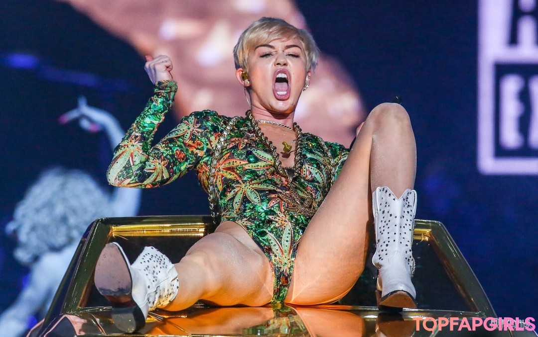 Nacktes geleaktes OnlyFans-Foto von Miley Cyrus #1495