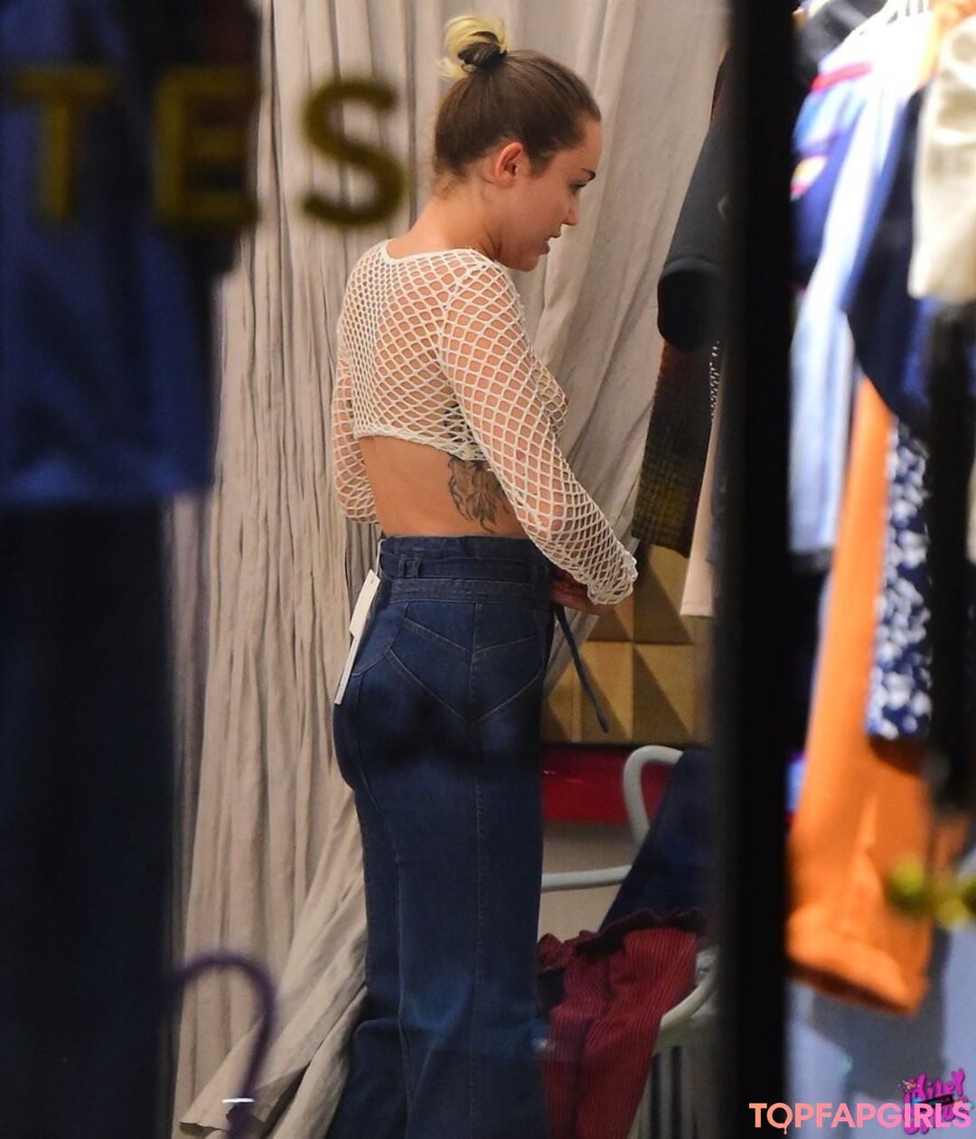 Nacktes geleaktes OnlyFans-Foto von Miley Cyrus #1590